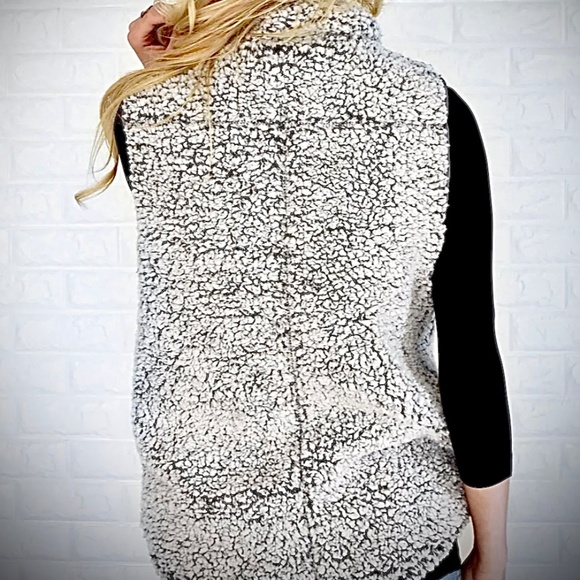 Women’s Thread + Supply Sherpa Fleece Zippered Vest Cozy Pockets Ice Grey Small - Picture 3 of 7